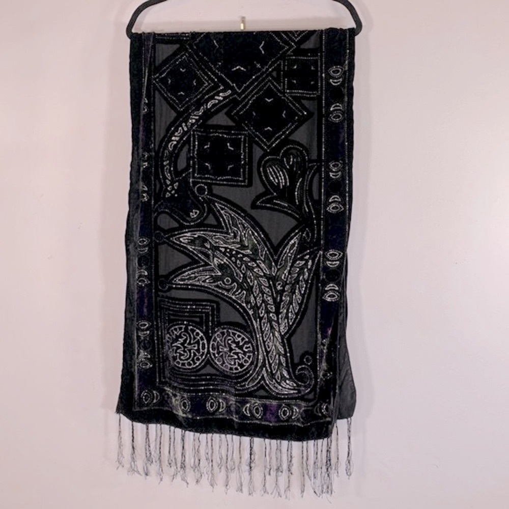 Boho Fringe Metallic Embellishments 18”Wide x 60” Long Felt Black Table Runner